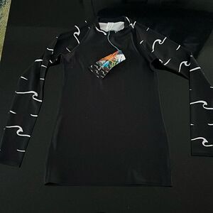 NWT UPF 50 long sleeves tee shirt M